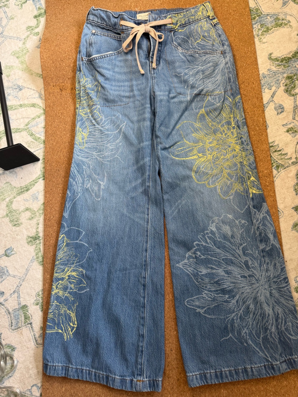 Pilcro Wide-Leg Jeans in Light Blue with Yellow Floral Accents - Picture 5 of 6